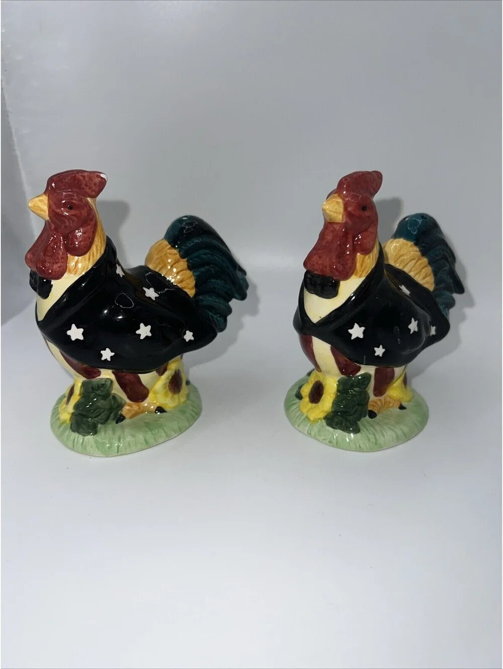 Salt & Pepper Shakers Chickens 3.5x3.75